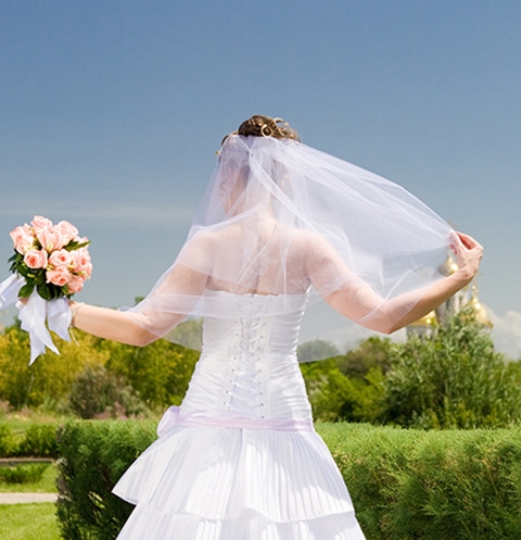Жених запретил невесте надеть белое платье из-за потери девственности до свадьбы