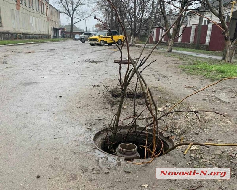 В Первомайске автомобиль попал в открытый люк — погиб водитель