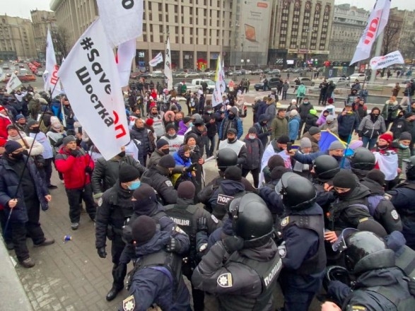 Во время столкновений на ФОП-Майдане пострадали около 40 полицейских