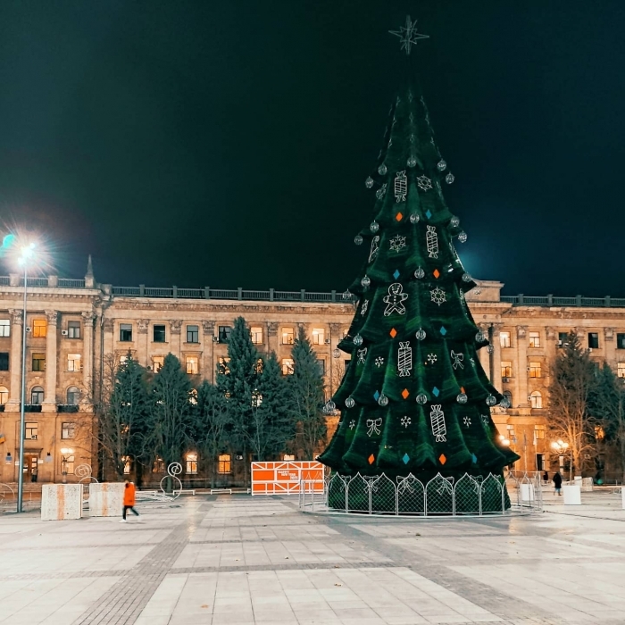 Николаев без массовых гуляний, Винница без елки: как будут праздновать Новый год в городах Украины