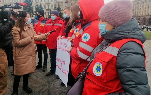 В Киеве на Майдан вышли медицинские работники
