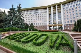 В Молдове чиновников обязали говорить на русском языке по запросу граждан