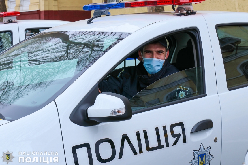 «Рено» и БРДМ: николаевские полицейские получили девять новых автомобилей