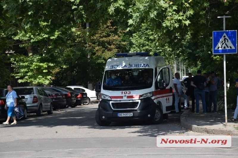 В Киеве пациент напал на бригаду скорой, двух медработников госпитализировали