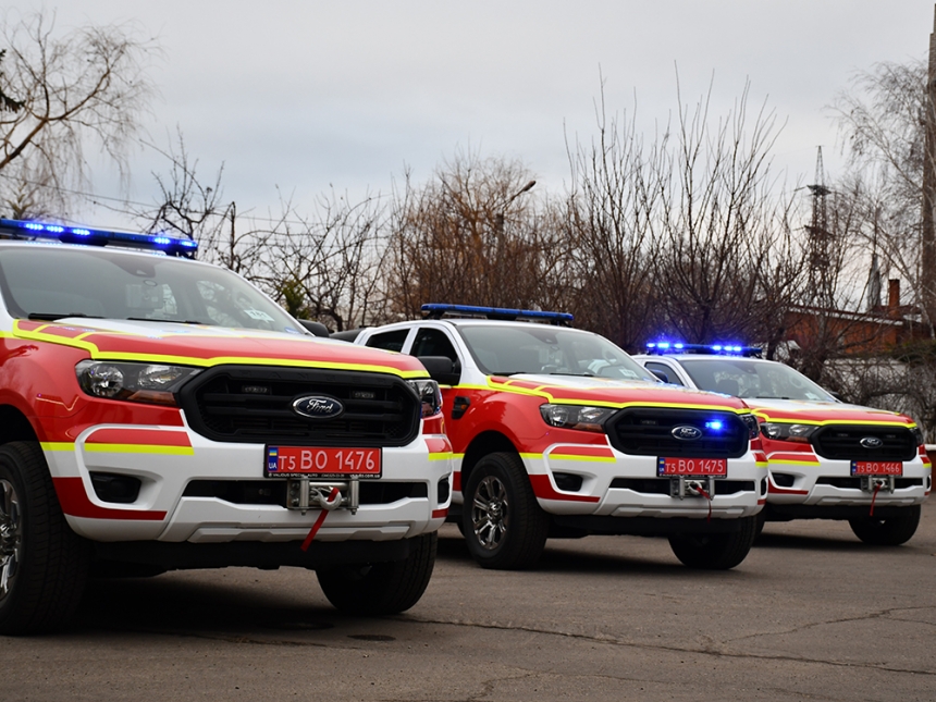 Николаевские спасатели получили 4 новых аварийно-спасательных автомобиля