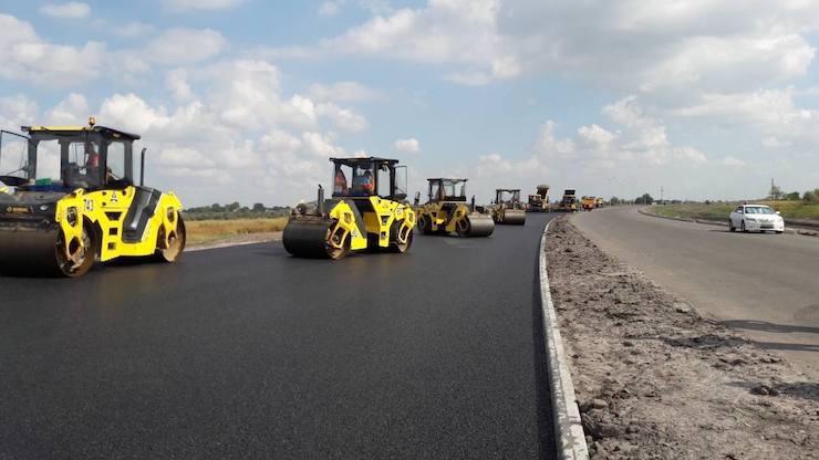 На ремонт дорог в Украине в ближайшие 2 года выделят 2,4 млрд гривен