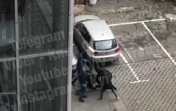 В Киеве при попытке захвата здания пострадал полицейский