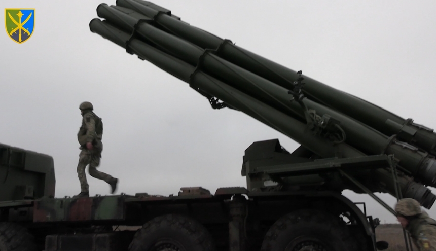 В Херсонской области ракетные подразделения ВСУ проводят учения с привлечением «Смерча». ВИДЕО