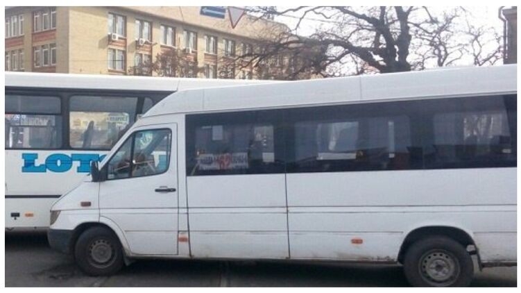 В Днепре за рулем скончался водитель маршрутки, в которой были пассажиры