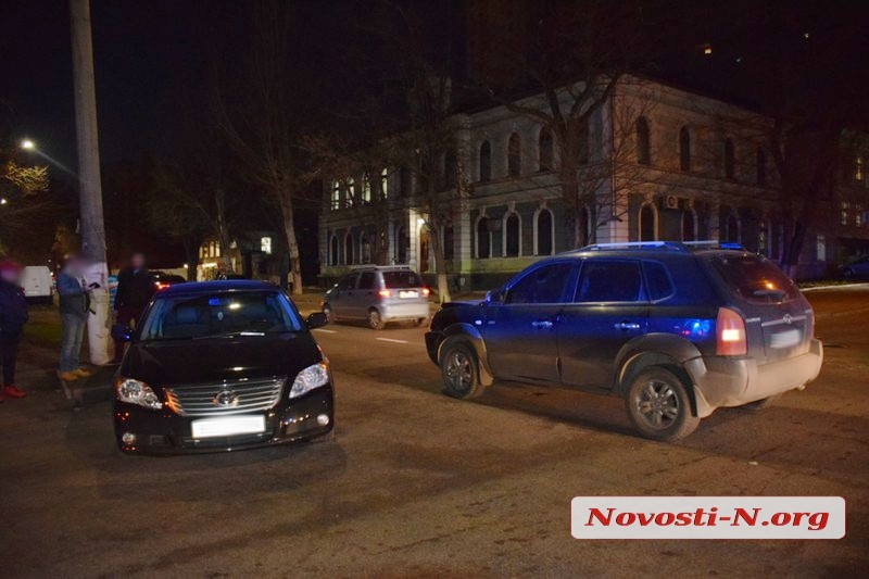 В центре Николаева столкнулись «Хюндай» и «Тойота»: есть пострадавшие