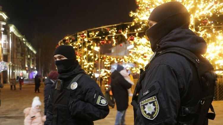 В новогоднюю ночь украинцев на улицах охраняют 23 тысячи полицейских