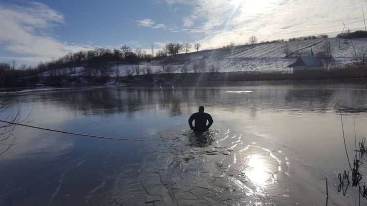 В Кременчуге двое детей провалились под лед и утонули