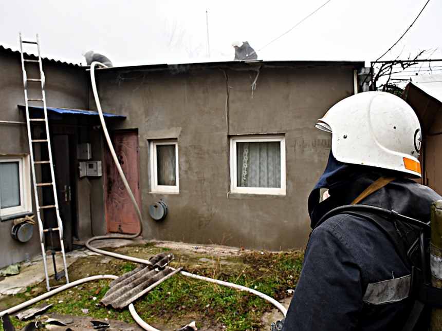 В Николаеве пожарные спасли от уничтожения жилой дом