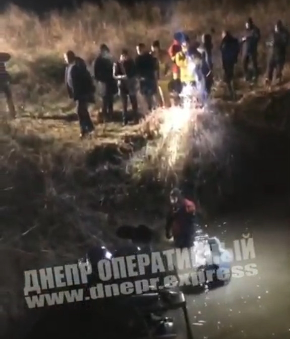 Под Днепром 16-летние парень с девушкой погибли, упав на квадроцикле в реку. ВИДЕО