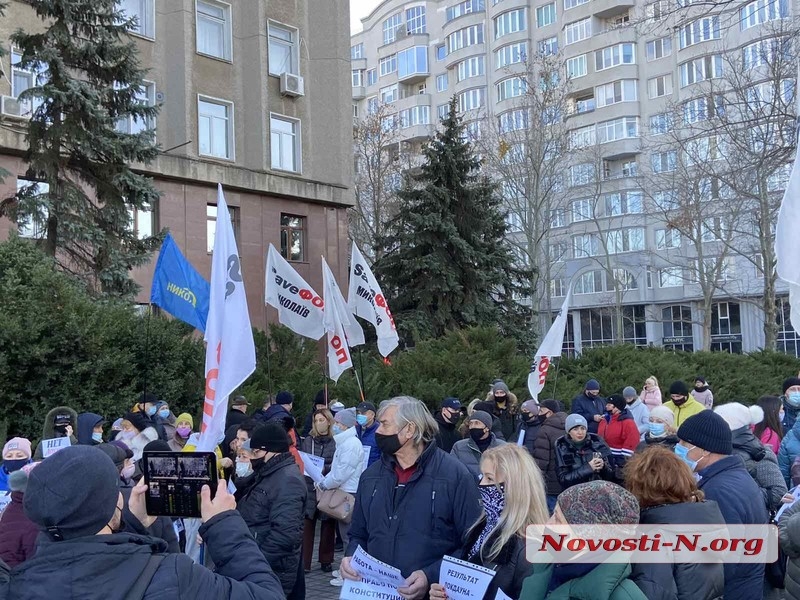 В Николаеве собрался ФОП-майдан: под облгосадминистрацию вышли сотни предпринимателей