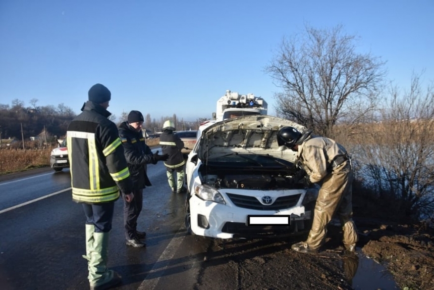 В Одесской области Toyota слетела с дороги в водоем