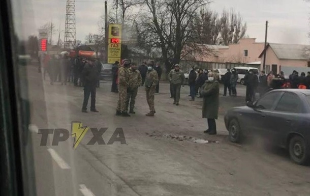 Жители Полтавской области, протестуя против повышения тарифов, перекрыли трассу Киев – Харьков 