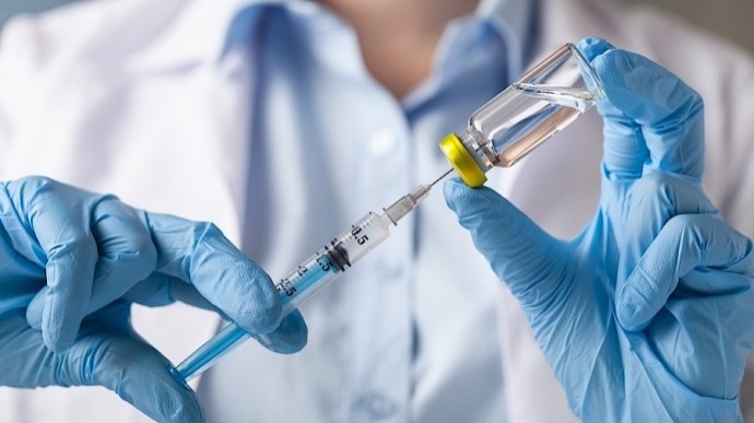 В СНБО заявили, что скандал с нелегальной вакциной от COVID – это сознательное отравление людей