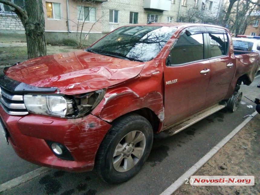 В Николаеве пьяный водитель «Тойоты», убегая с места ДТП, разбил свой автомобиль