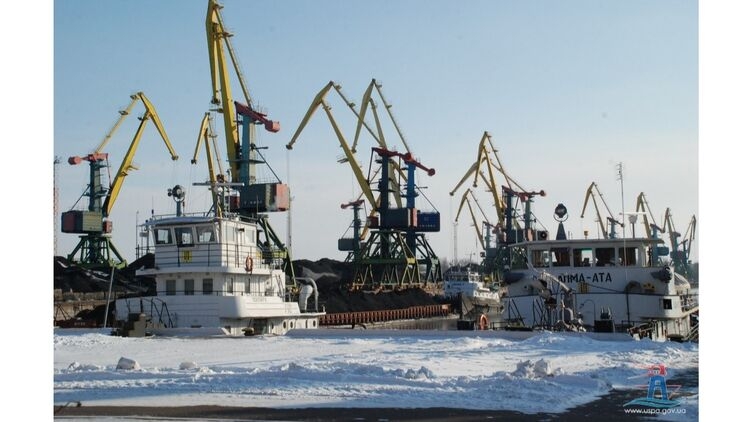 В николаевском и еще 3 морских портах ограничили работу из-за непогоды