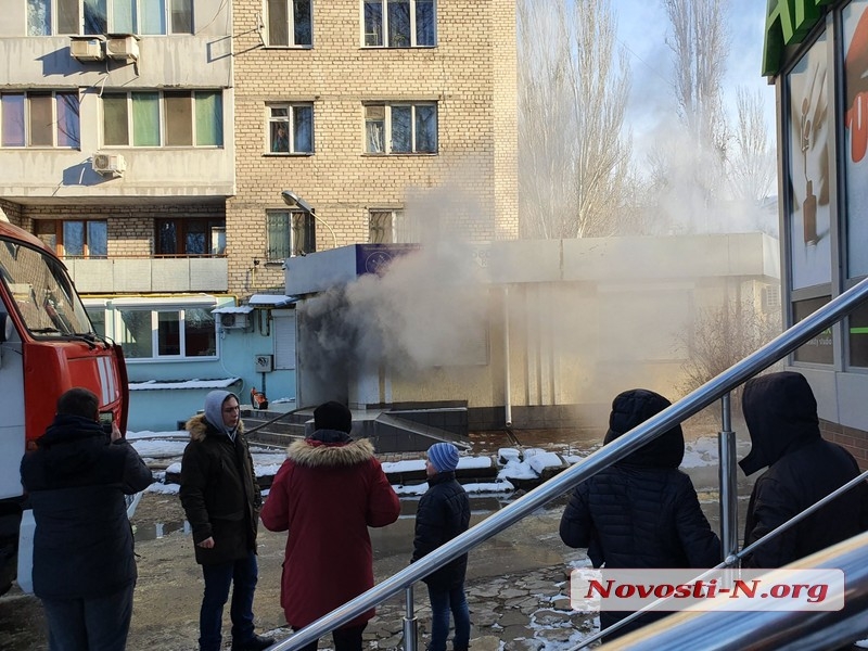 В центре Николаева горит офис агентства по организации праздников. ВИДЕО