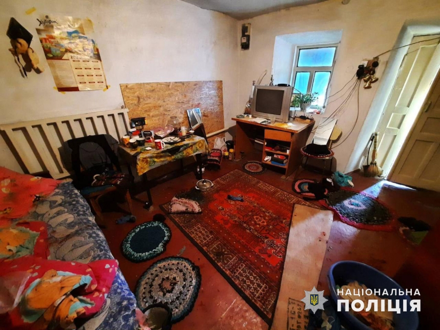 В Николаевской области 56-летнюю женщину в собственном доме избил неизвестный