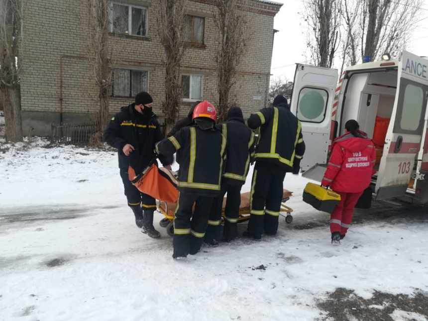 Николаевские спасатели помогли медикам в транспортировке больных