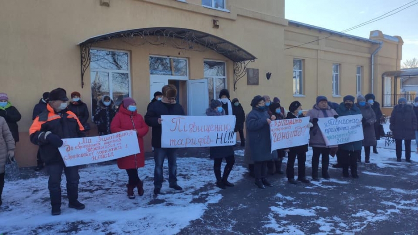 Жители села в Николаевской области вышли на акцию протеста против повышения тарифов