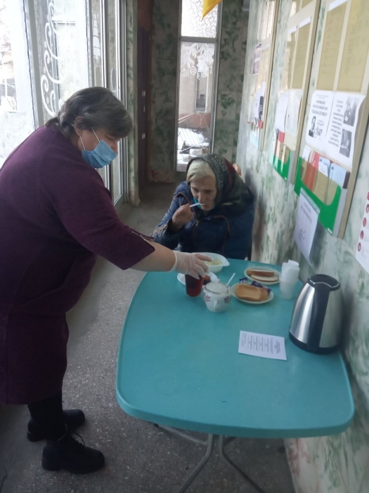 В Николаеве за пять дней в спецпунктах накормили 14 бездомных и выдали 27 единиц одежды
