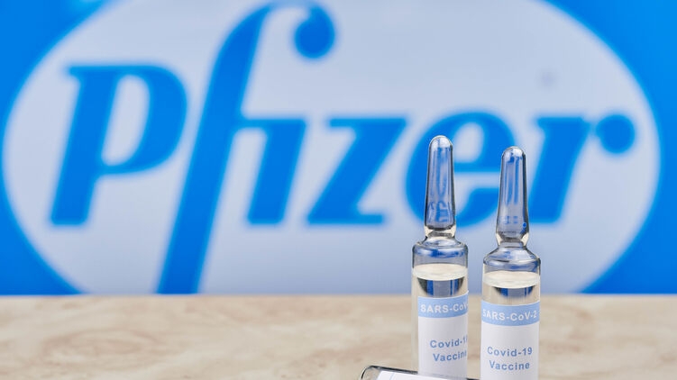 В Израиле после введения вакцины Pfizer у 13 человек парализовало лицо