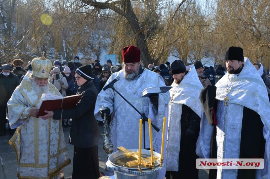 В Николаеве на Крещение освятили воду – начались традиционные купания. ФОТОРЕПОРТАЖ
