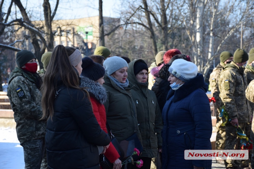 В Николаеве военные почтили память погибших защитников донецкого аэропорта