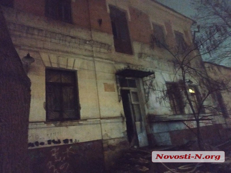 Ночью в центре Николаева горело старое здание муниципального коллегиума
