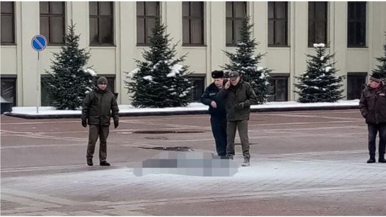 В центре Минска мужчина совершил самоподжог. ВИДЕО