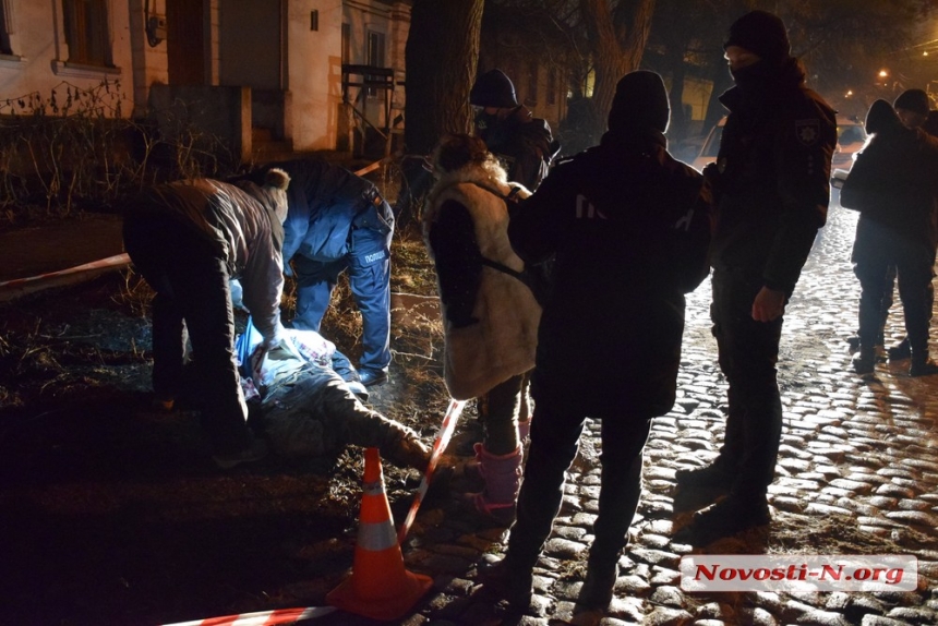 В центре Николаева ударом ножа в сердце убили мужчину