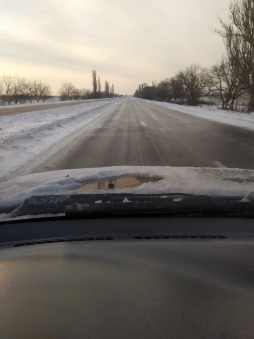 Гололед, автомобили в кюветах: оперативная ситуация по дорогам Николаевской области