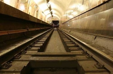 В Харькове в метро на рельсы упал человек