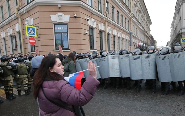На акциях протестов в России задержаны более 4 тысяч человек