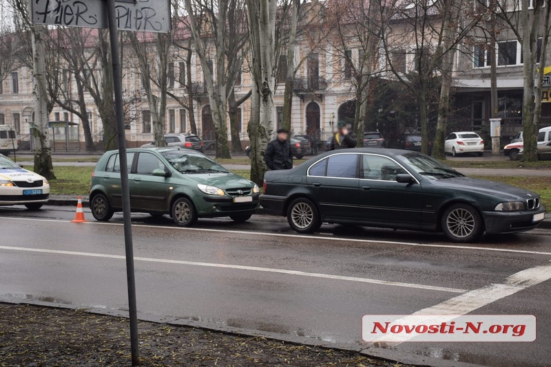 В Николаеве столкнулись «БМВ» и «Хюндай»