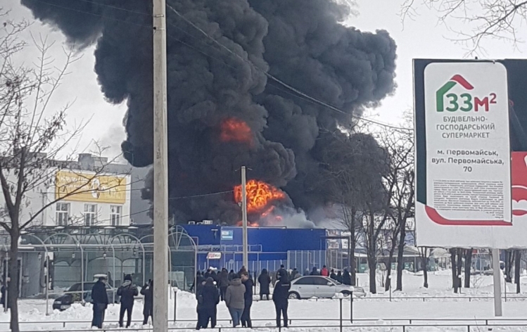 Поджог ТЦ в Первомайске: раненный топором охранник пришел в сознание