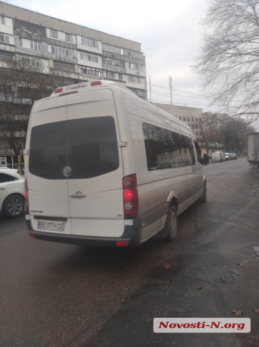 В Николаеве водитель маршрутки отказал матери с ребенком на просьбу остановиться возле школы