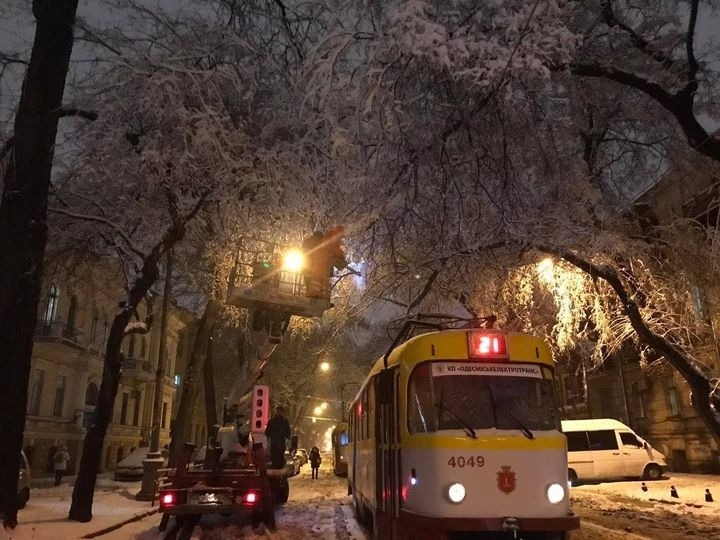 В Одессе пьяный мужчина упал под трамвай 