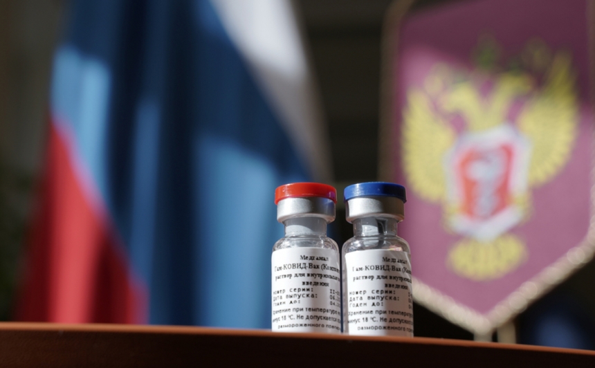 Россия ведет масштабную информационную кампанию против западных вакцин - NYT