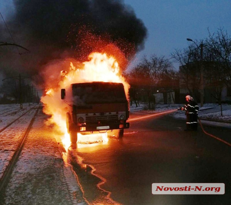 сгоревший камаз. сгоревший камаз 65117. раздолбанный камаз. загорелся камаз белиджи. истра горит камаз- 6520.