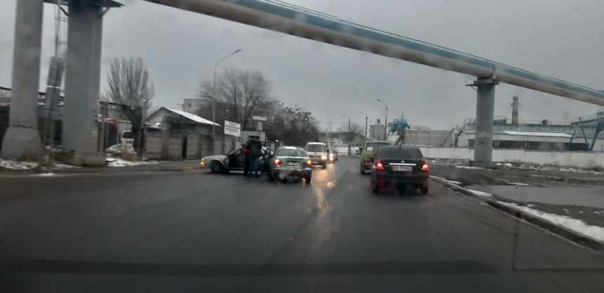 Гололед в Николаеве: дороги не посыпаны, множество аварий. ФОТО, ВИДЕО. Обновляется
