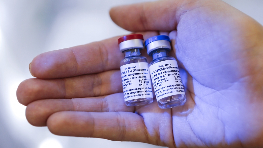 Кабмин запретил регистрацию российской вакцины от коронавируса