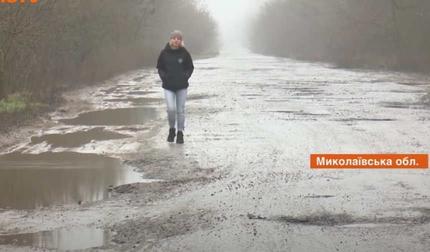 В села Николаевской области не ездят автобусы из-за разбитых дорог: жители под «домашним арестом». ВИДЕО