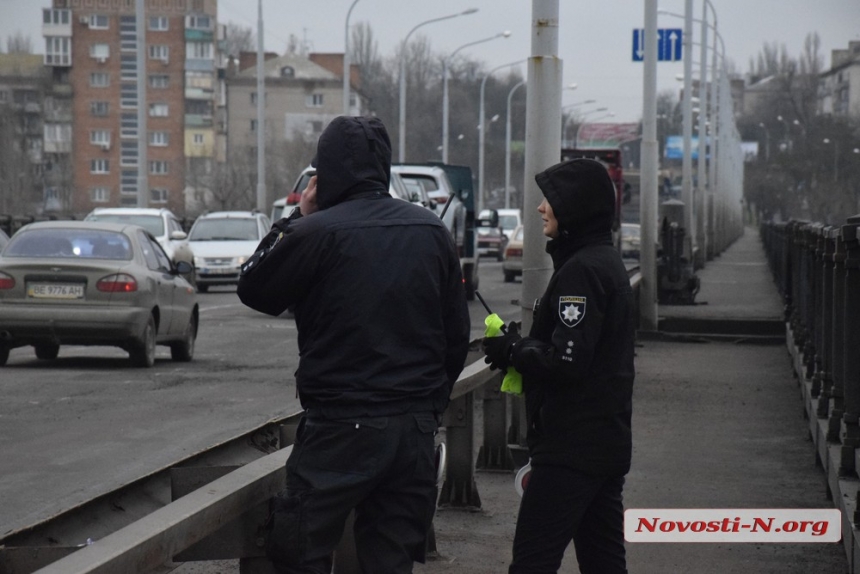 В Николаеве ремонтируют Варваровский мост: на въезде в город пробка. ФОТО   