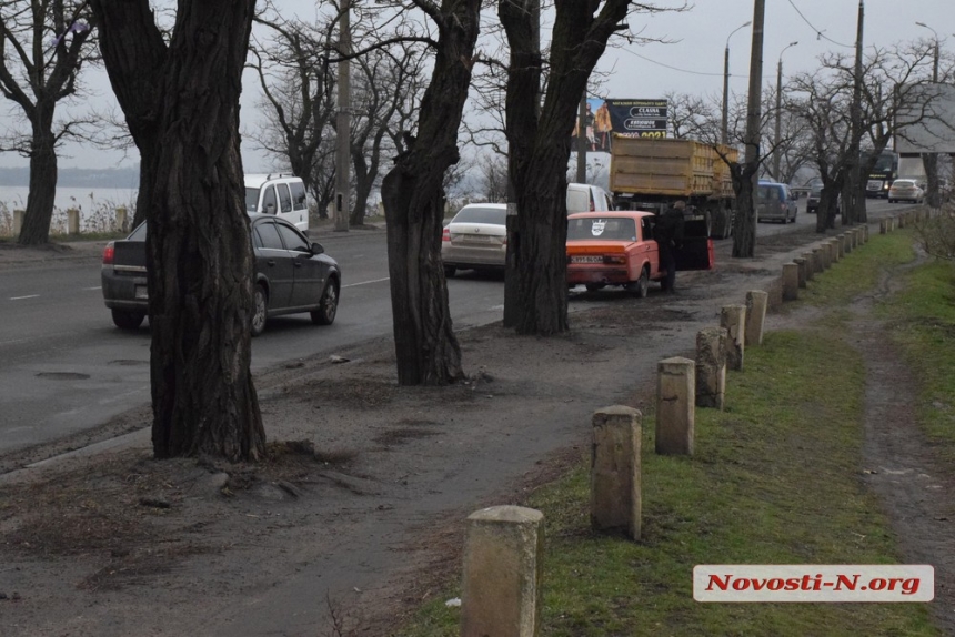 В Николаеве ремонтируют Варваровский мост: на въезде в город пробка. ФОТО   