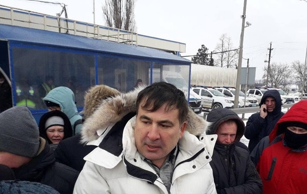 В Одессе Саакашвили с протестующими моряками перекрыл трассу
